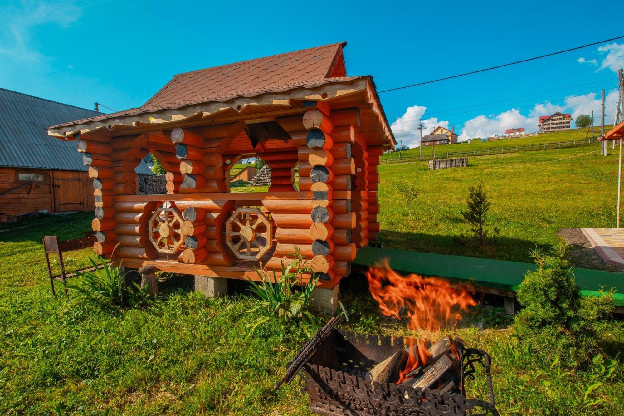 Sadyba U Halyny Sunrise Bukowel Exterior foto