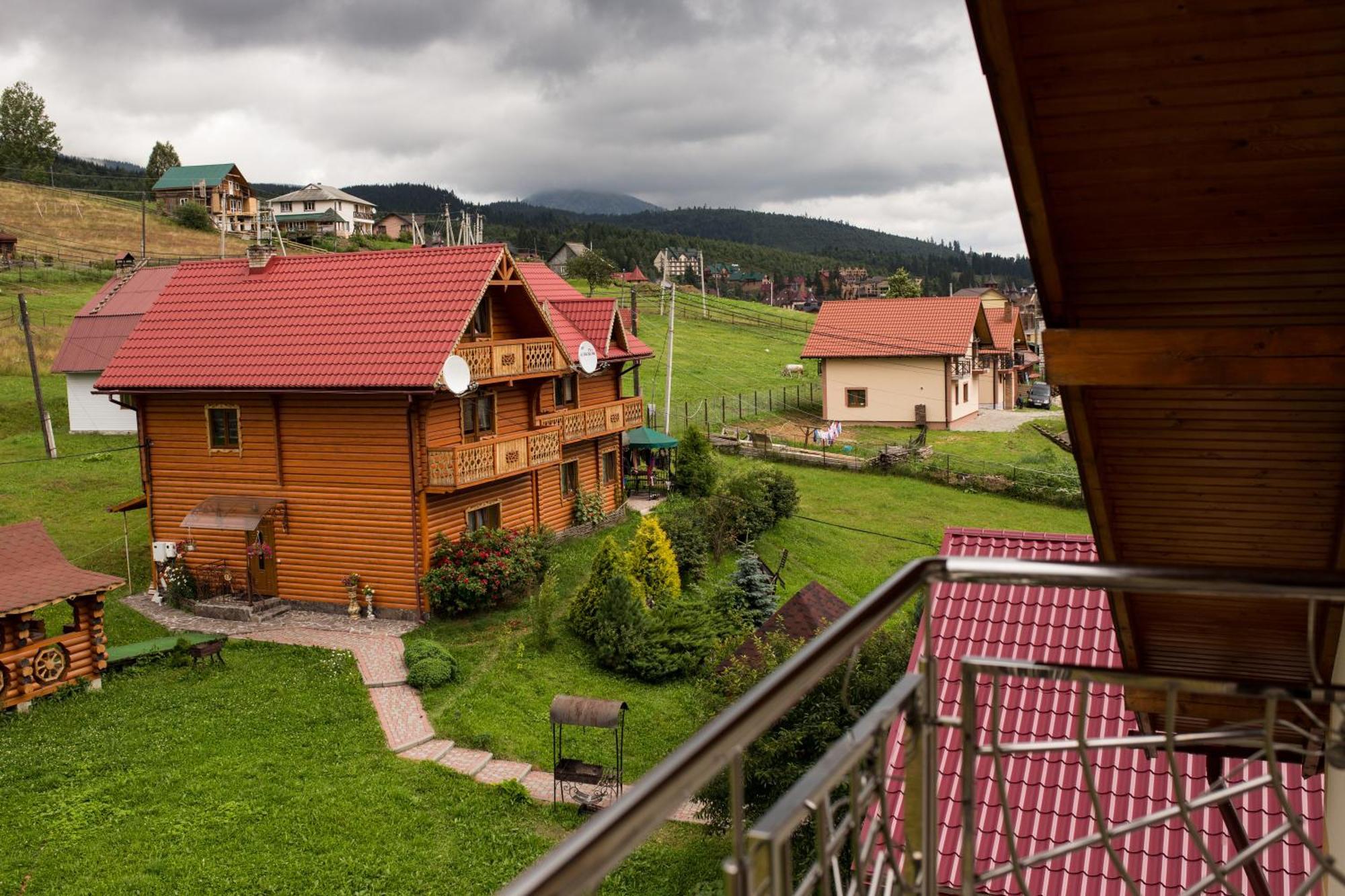 Sadyba U Halyny Sunrise Bukowel Exterior foto