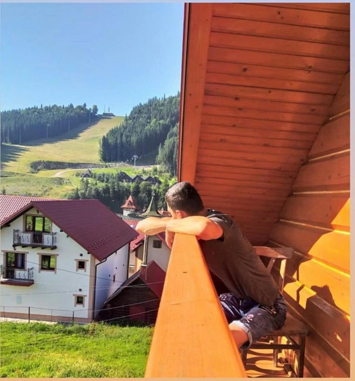 Sadyba U Halyny Sunrise Bukowel Exterior foto